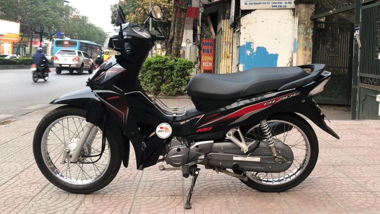 honda-blade-110cc-rental-hanoi-vietnam-left