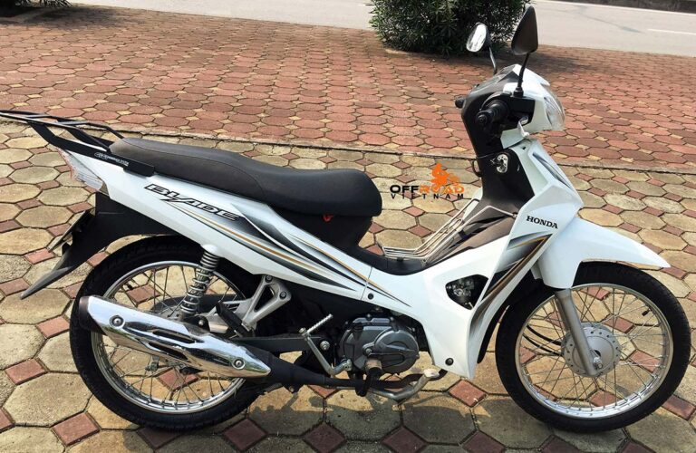 honda-semi-automatic-scooter-blade-110cc-hire-vietnam-hanoi-motorbike-rental